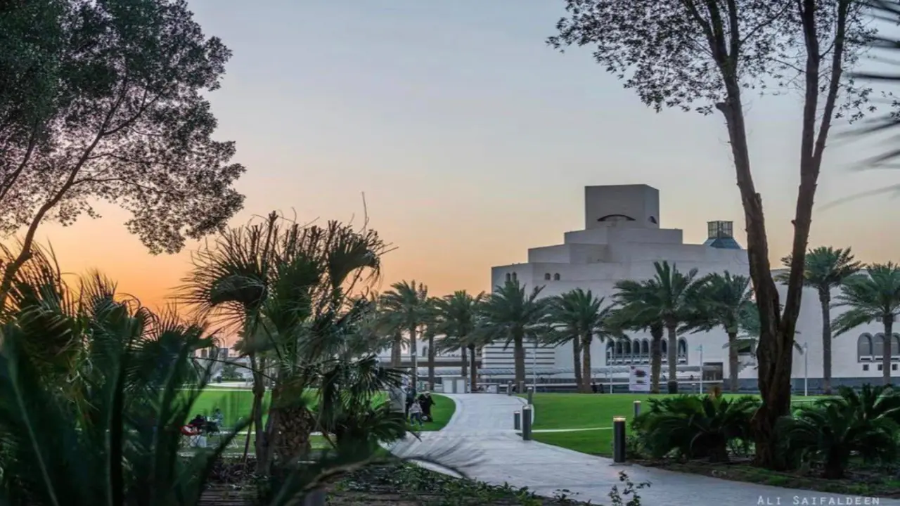 الأرصاد الجوية تحذر من رياح قوية وأمواج عالية في البحر المتوسط